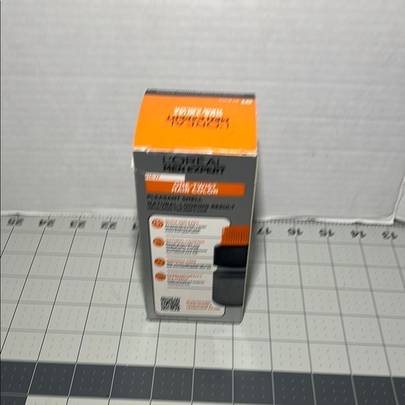 L'Oreal Men Expert One-Twist Hair Color in Black - Picture 2 of 5